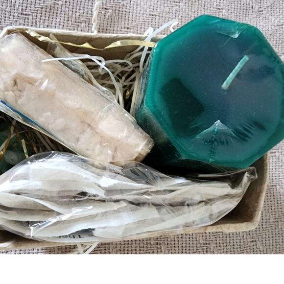 Relax and Detox with Purity Ancient Mineral Salts Aroma Sea bath Gift Set 4 oz. - Picture 2 of 9